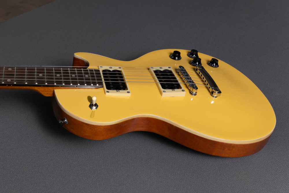 Gloss yellow color