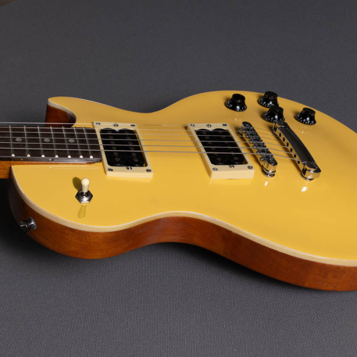 Gloss yellow color