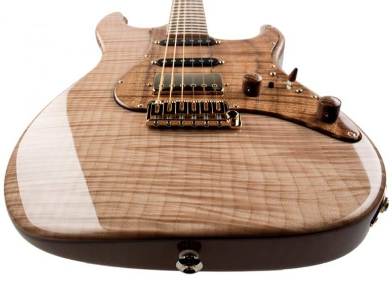 Nitrocellulose varnishing process guitar paint NitorLACK