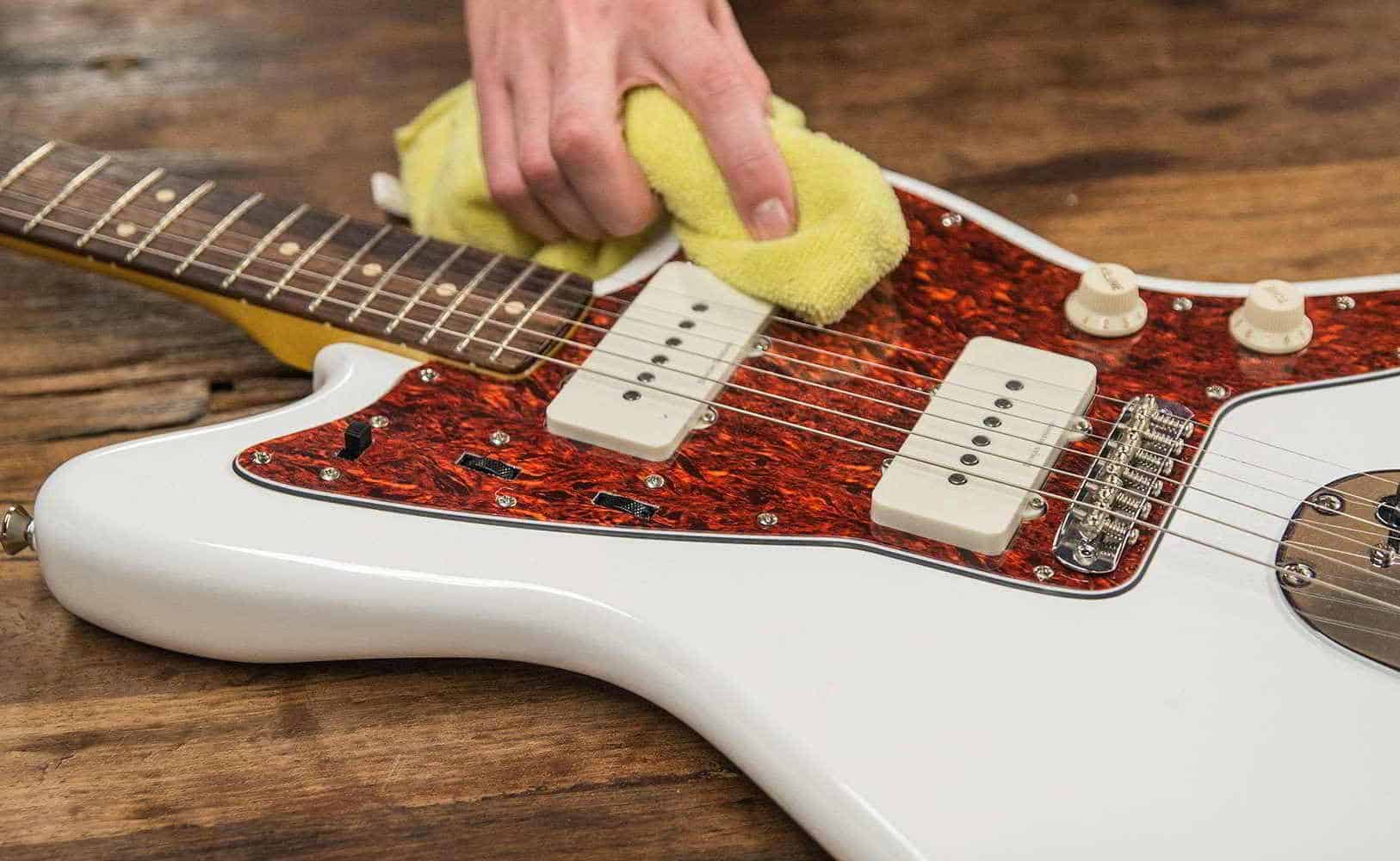 comment nettoyer une guitare