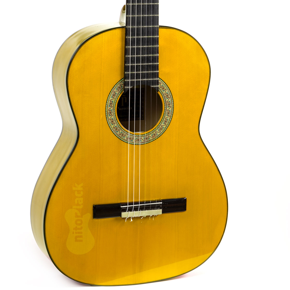 guitarra con tinte amarillo