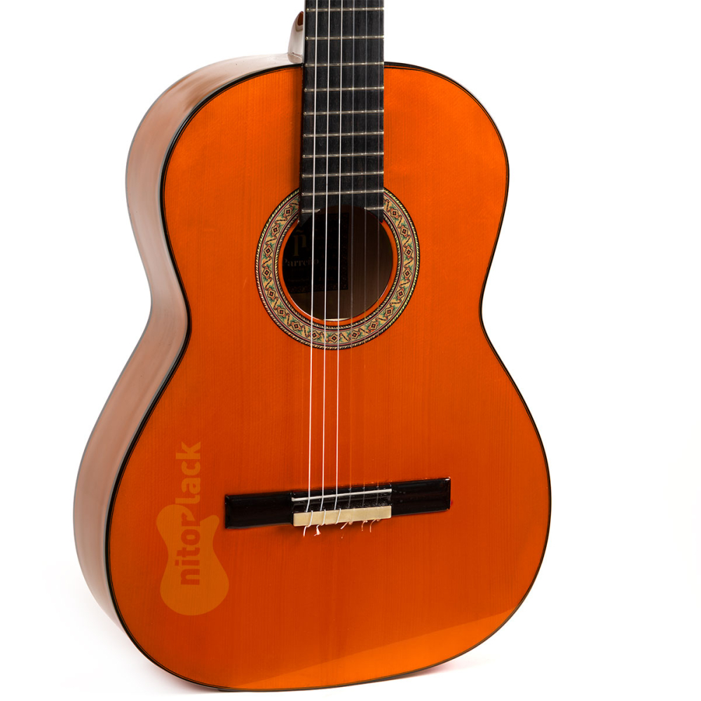 chitarra classica a tinta arancione