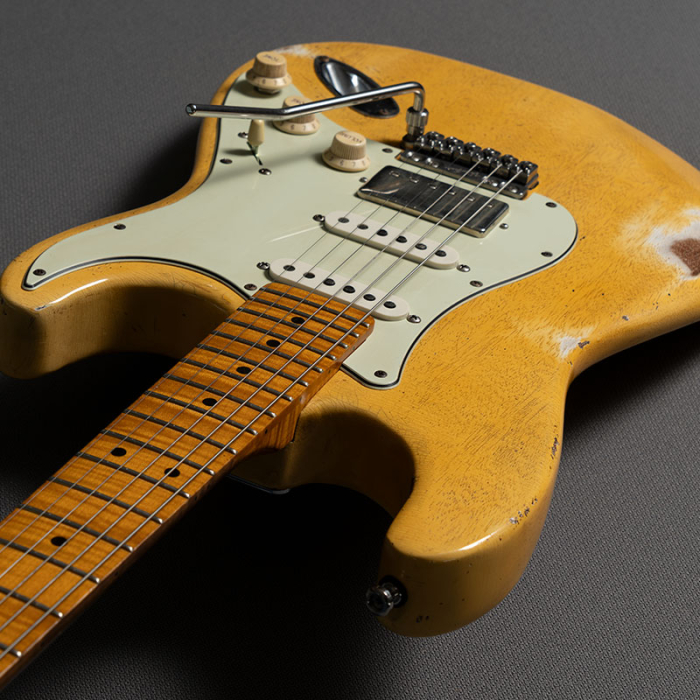 tv-yellow guitarra