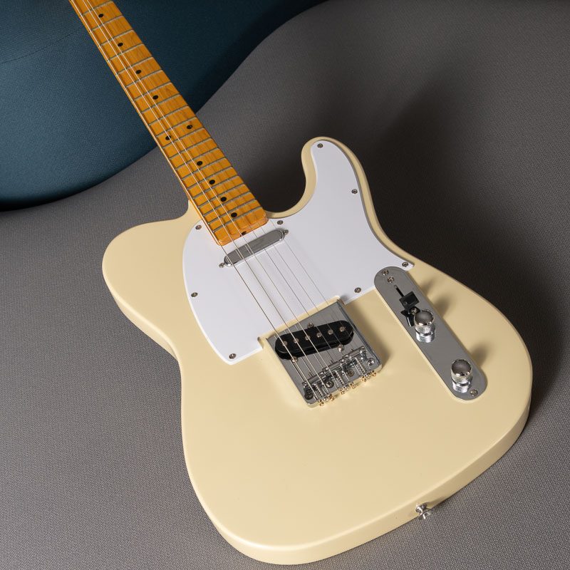 GUITARRA 4 AMBIENTE 1 aged vintage white guitar