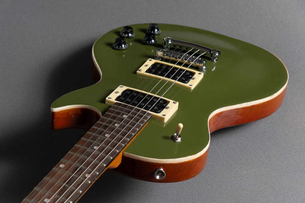 olive drab guitarra